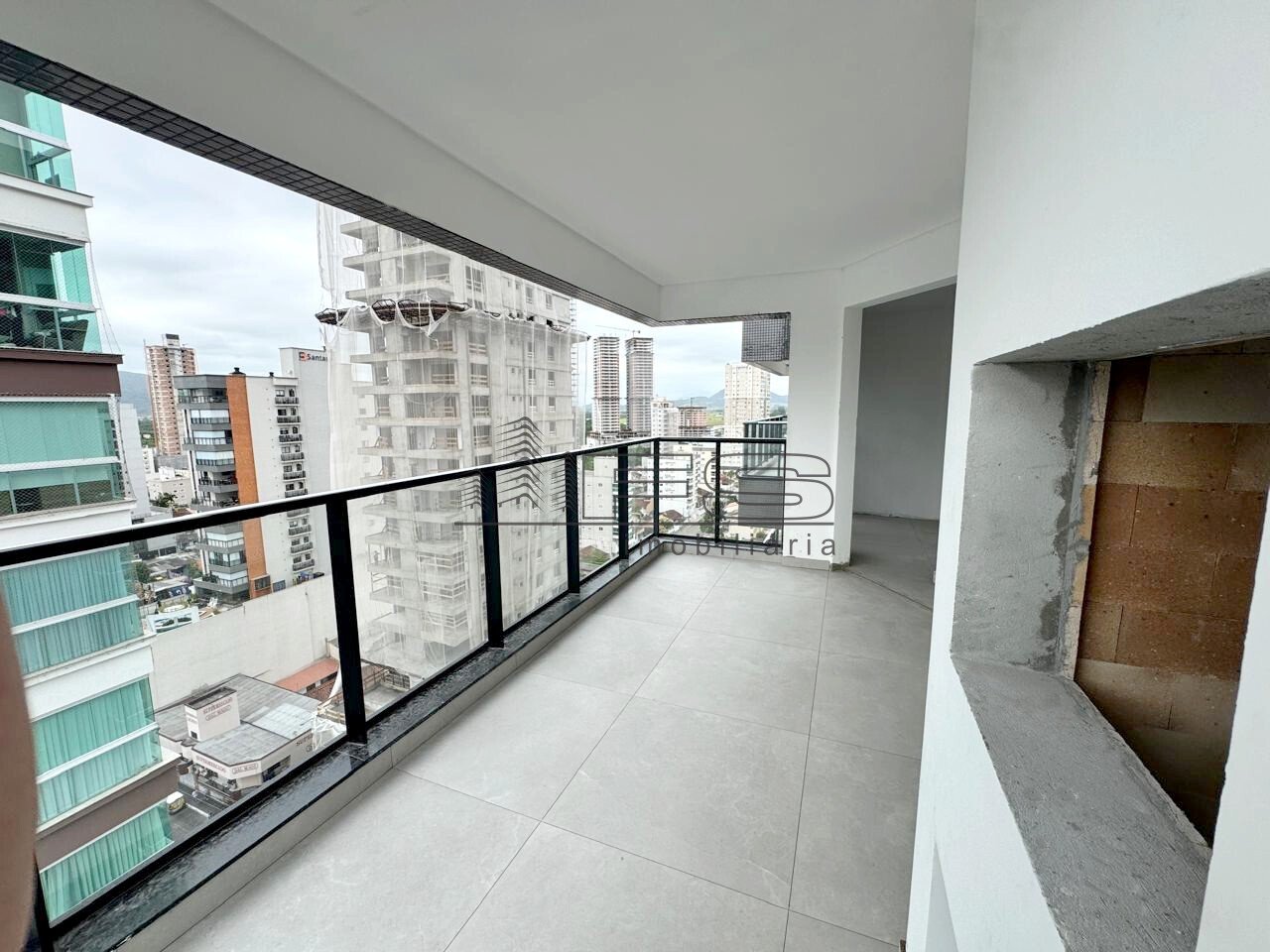 4544 - Porto Valência, 3 suítes, Meia Praia, Itapema
