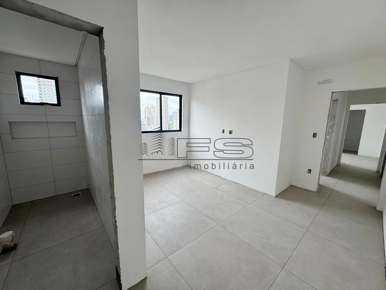 4544 - Porto Valência, 3 suítes, Meia Praia, Itapema